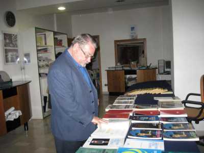 Alcuni libri salvati dal cassonetto